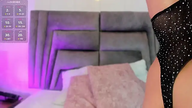 Snapshot of sophiee_smith chatting on October 21, 2025, 11:33 am sophiee smith online show from October 21, 2025, 11:33 am