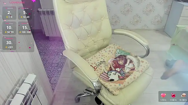 Snapshot of A_L_I_N_A chatting on January 14, 2025, 1:15 am A L I N A online show from January 14, 2025, 1:15 am