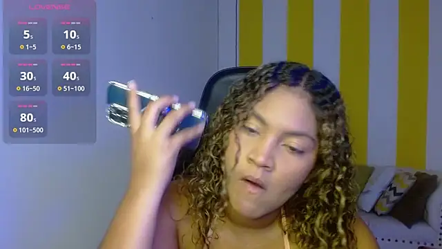 Snapshot of Cristal_War chatting on February 2, 2025, 11:32 pm Cristal War online show from February 2, 2025, 11:32 pm