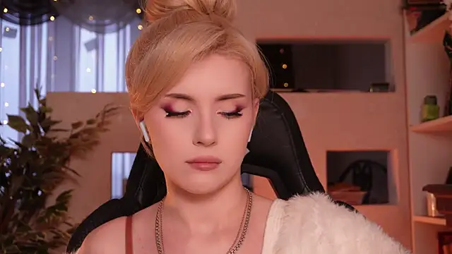 Chriss Fox online show from April 9, 2026, 3:39 pm