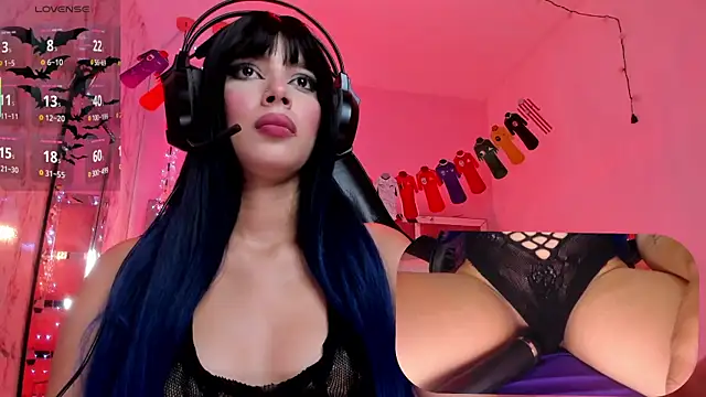SweetieCloe  online show from July 15, 2026, 1:49 pm