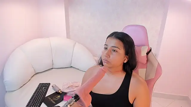 Snapshot of Miliaangeles chatting on March 9, 2026, 11:36 am Miliaangeles online show from March 9, 2026, 11:36 am