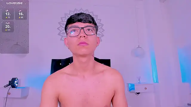 Snapshot of CodyTwink chatting on October 12, 2025, 7:29 am CodyTwink online show from October 12, 2025, 7:29 am