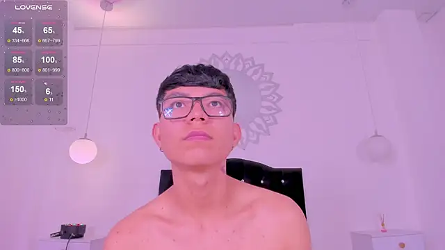 Snapshot of CodyTwink chatting on October 31, 2025, 5:03 pm CodyTwink online show from October 31, 2025, 5:03 pm