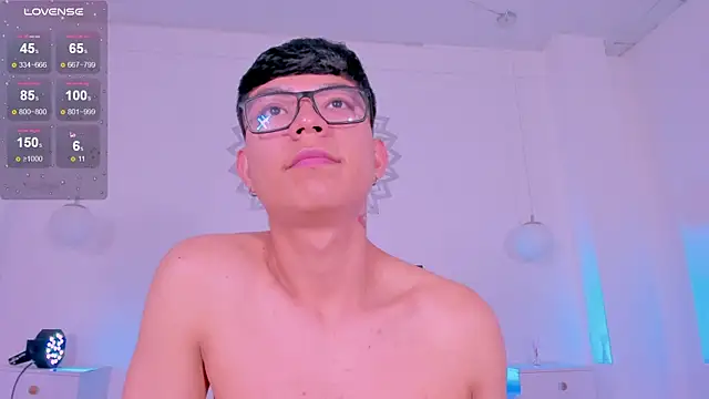 Snapshot of CodyTwink chatting on November 8, 2025, 4:51 pm CodyTwink online show from November 8, 2025, 4:51 pm