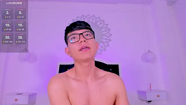 Snapshot of CodyTwink chatting on November 30, 2025, 10:08 am CodyTwink online show from November 30, 2025, 10:08 am