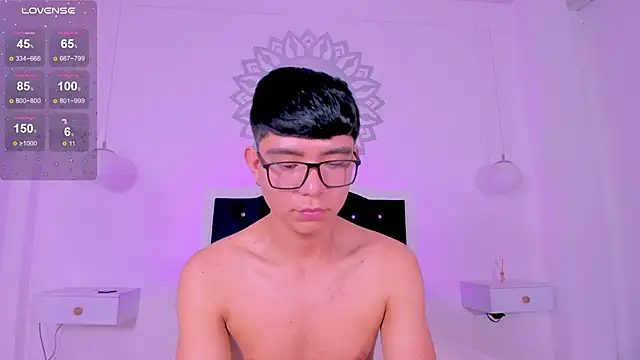 Snapshot of CodyTwink chatting on December 14, 2025, 11:42 pm CodyTwink online show from December 14, 2025, 11:42 pm