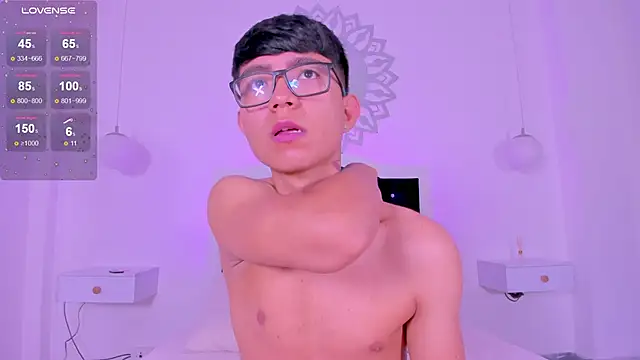 Snapshot of CodyTwink chatting on January 7, 2026, 1:35 pm CodyTwink online show from January 7, 2026, 1:35 pm