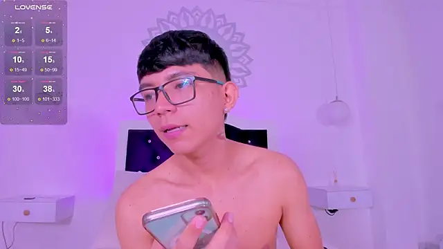 Snapshot of CodyTwink chatting on January 12, 2026, 5:40 pm CodyTwink online show from January 12, 2026, 5:40 pm