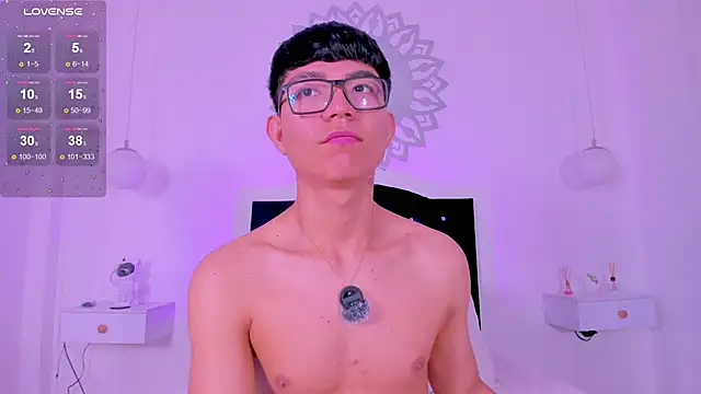 Snapshot of CodyTwink chatting on February 5, 2026, 2:22 pm CodyTwink online show from February 5, 2026, 2:22 pm