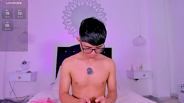 Snapshot of CodyTwink chatting on February 12, 2026, 4:24 pm CodyTwink online show from February 12, 2026, 4:24 pm