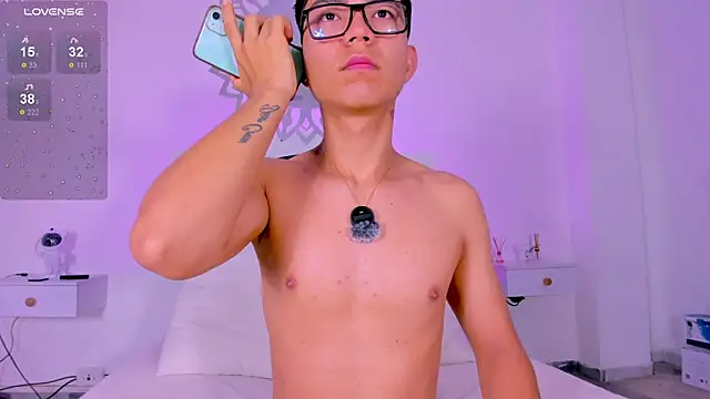 Snapshot of CodyTwink chatting on February 15, 2026, 10:47 am CodyTwink online show from February 15, 2026, 10:47 am