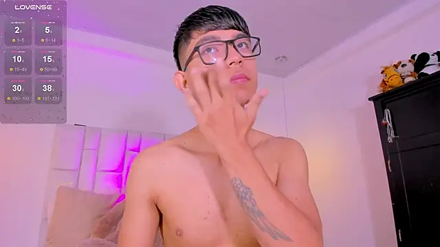 CodyTwink online show from April 16, 2026, 1:34 pm