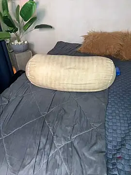 Snapshot of Cinderella-98 chatting on February 17, 2025, 6:26 pm Cinderella-98 online show from February 17, 2025, 6:26 pm