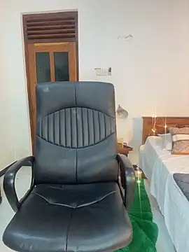 Cinderella-98 online show from April 8, 2026, 5:13 pm