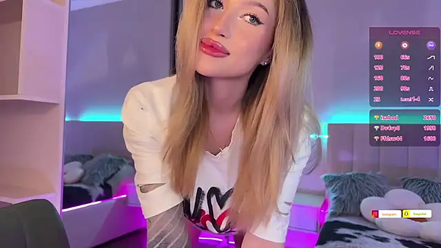 Snapshot of ellie_miu chatting on March 16, 2025, 2:43 am ellie miu online show from March 16, 2025, 2:43 am