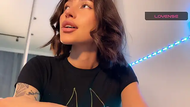 Snapshot of ellie_miu chatting on November 20, 2025, 8:08 pm ellie miu online show from November 20, 2025, 8:08 pm