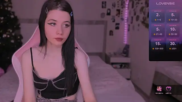 CoddleWeeper  online show from December 5, 2024, 9:39 am