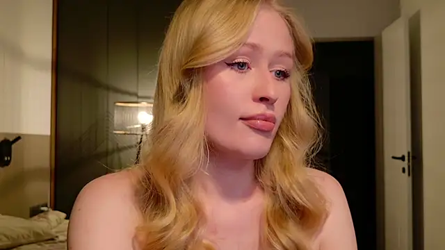Snapshot of JuliaJaee chatting on July 11, 2026, 4:43 pm JuliaJaee online show from July 11, 2026, 4:43 pm