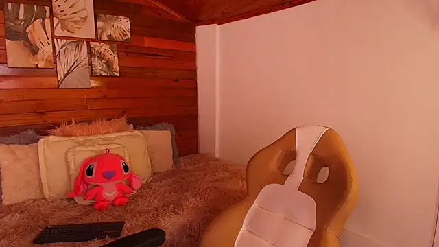 Snapshot of amber_curly chatting on October 31, 2025, 4:30 pm amber curly online show from October 31, 2025, 4:30 pm