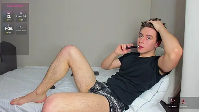 Snapshot of TaisonBrownX chatting on December 10, 2024, 7:43 pm TaisonBrownX online show from December 10, 2024, 7:43 pm