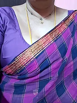 ananya956 online show from April 15, 2026, 11:38 pm