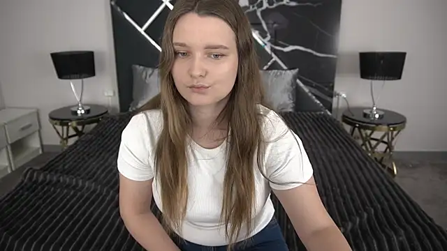 Snapshot of MagicPeachh_ chatting on July 7, 2026, 6:05 am MagicPeachh online show from July 7, 2026, 6:05 am