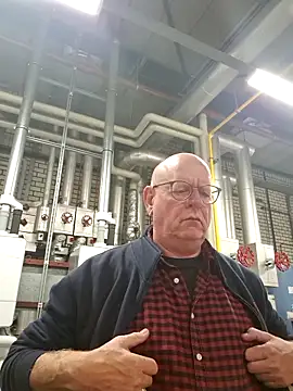 andrejoyfull64 online show from October 7, 2025, 9:17 am