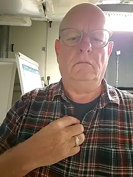 andrejoyfull64 online show from October 27, 2025, 1:59 pm