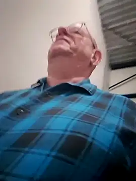 andrejoyfull64 online show from November 19, 2025, 12:38 pm