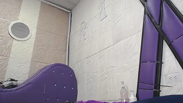 Snapshot of Malory_Cortez chatting on December 2, 2024, 8:44 pm Malory Cortez online show from December 2, 2024, 8:44 pm