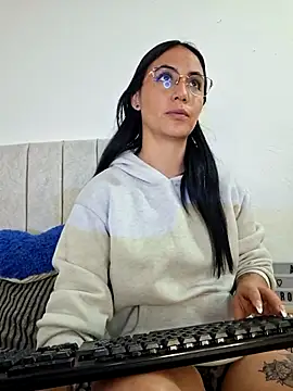 Snapshot of anny_roberts chatting on July 1, 2026, 1:13 pm anny roberts online show from July 1, 2026, 1:13 pm