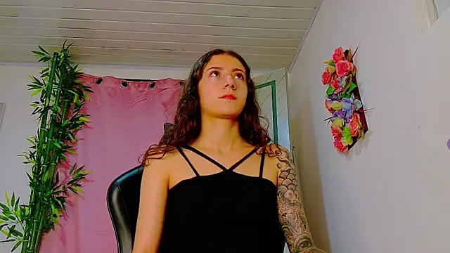 scarlet-jonesx online show from April 14, 2026, 12:16 am