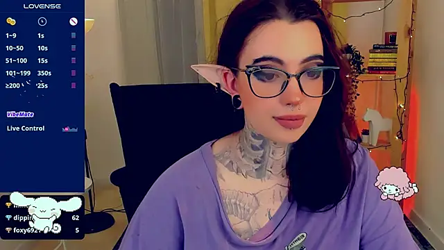 Snapshot of Dixi_Pixi_ chatting on January 5, 2025, 11:48 am Dixi Pixi online show from January 5, 2025, 11:48 am