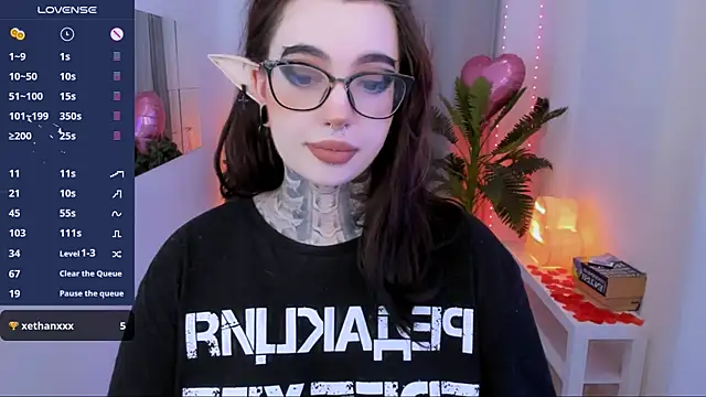 Snapshot of Dixi_Pixi_ chatting on February 16, 2025, 5:48 am Dixi Pixi online show from February 16, 2025, 5:48 am