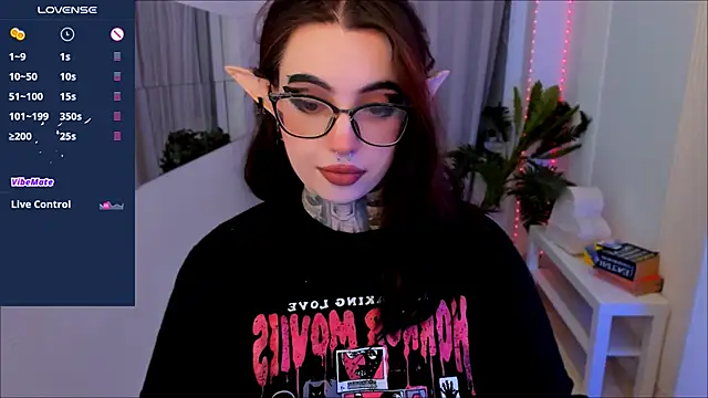 Snapshot of Dixi_Pixi_ chatting on February 22, 2025, 5:44 am Dixi Pixi online show from February 22, 2025, 5:44 am