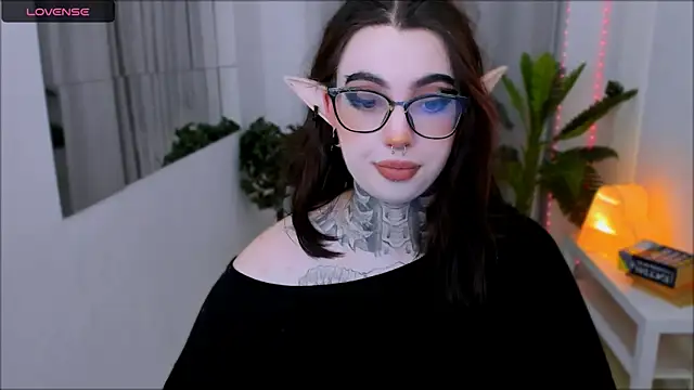 Snapshot of Dixi_Pixi_ chatting on February 28, 2025, 5:37 am Dixi Pixi online show from February 28, 2025, 5:37 am