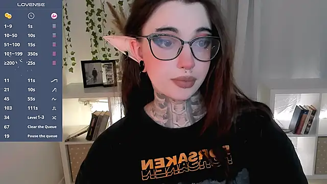 Snapshot of Dixi_Pixi_ chatting on October 17, 2025, 5:43 am Dixi Pixi online show from October 17, 2025, 5:43 am