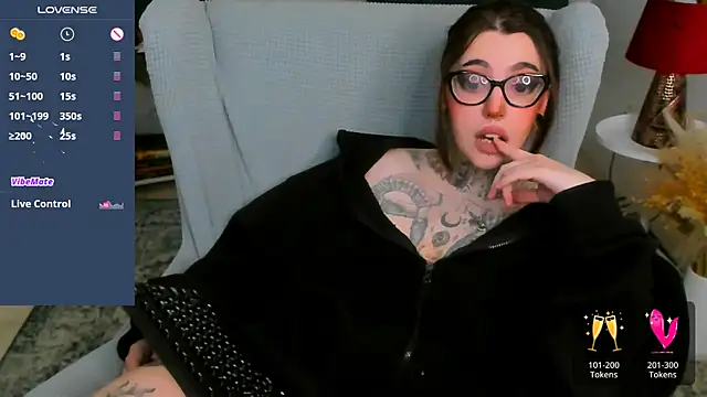 Snapshot of Dixi_Pixi_ chatting on April 11, 2026, 5:45 am Dixi Pixi online show from April 11, 2026, 5:45 am