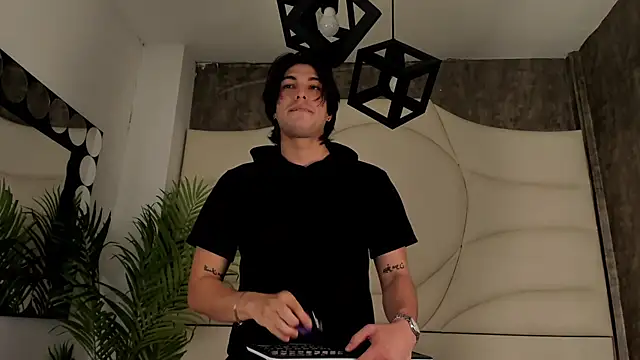 Karimferrer online show from October 17, 2025, 7:27 pm