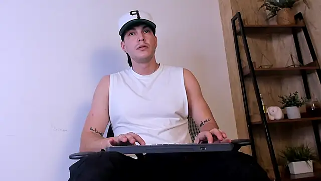 Karimferrer online show from February 24, 2026, 4:10 am