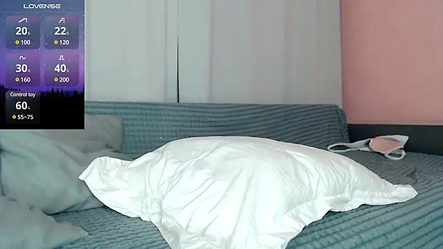 Snapshot of AlexaCruze chatting on December 6, 2024, 7:12 pm AlexaCruze online show from December 6, 2024, 7:12 pm