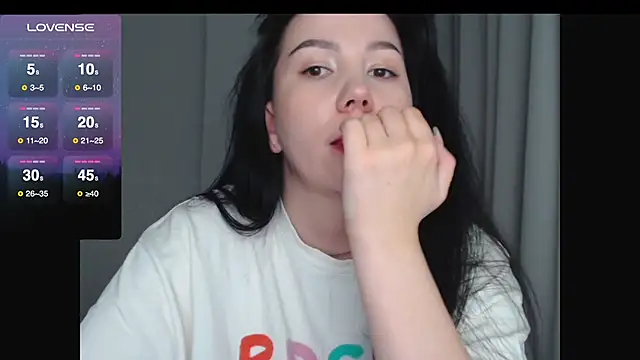 Snapshot of AlexaCruze chatting on October 9, 2025, 7:45 pm AlexaCruze online show from October 9, 2025, 7:45 pm