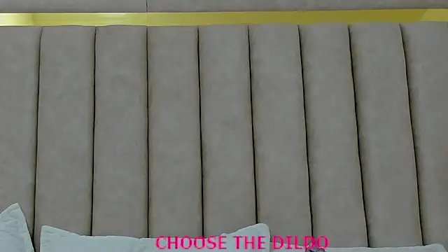 Snapshot of FreyaMoller chatting on November 12, 2025, 6:52 pm FreyaMoller online show from November 12, 2025, 6:52 pm