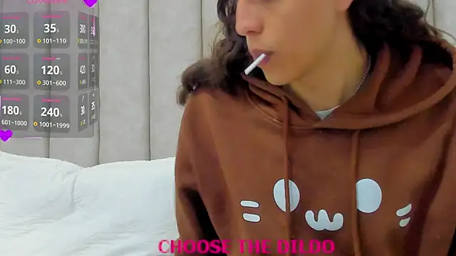 Snapshot of FreyaMoller chatting on November 20, 2025, 7:35 pm FreyaMoller online show from November 20, 2025, 7:35 pm