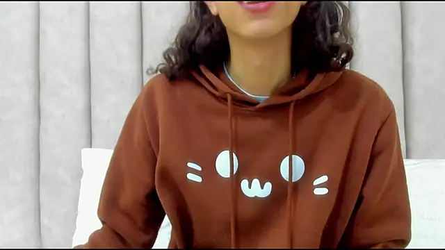 Snapshot of FreyaMoller chatting on December 3, 2025, 1:53 pm FreyaMoller online show from December 3, 2025, 1:53 pm