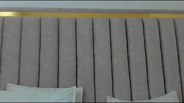 Snapshot of FreyaMoller chatting on December 4, 2025, 1:20 pm FreyaMoller online show from December 4, 2025, 1:20 pm