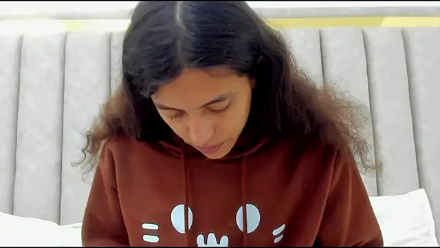 Snapshot of FreyaMoller chatting on December 15, 2025, 1:37 pm FreyaMoller online show from December 15, 2025, 1:37 pm