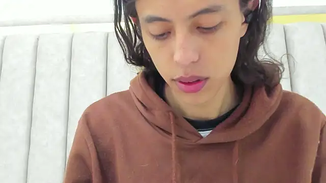 FreyaMoller online show from March 27, 2026, 7:24 pm