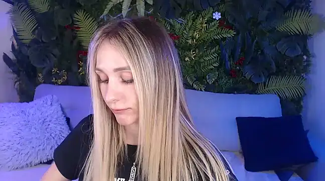 Snapshot of Horny_Blond chatting on March 1, 2025, 9:18 am Horny Blond online show from March 1, 2025, 9:18 am